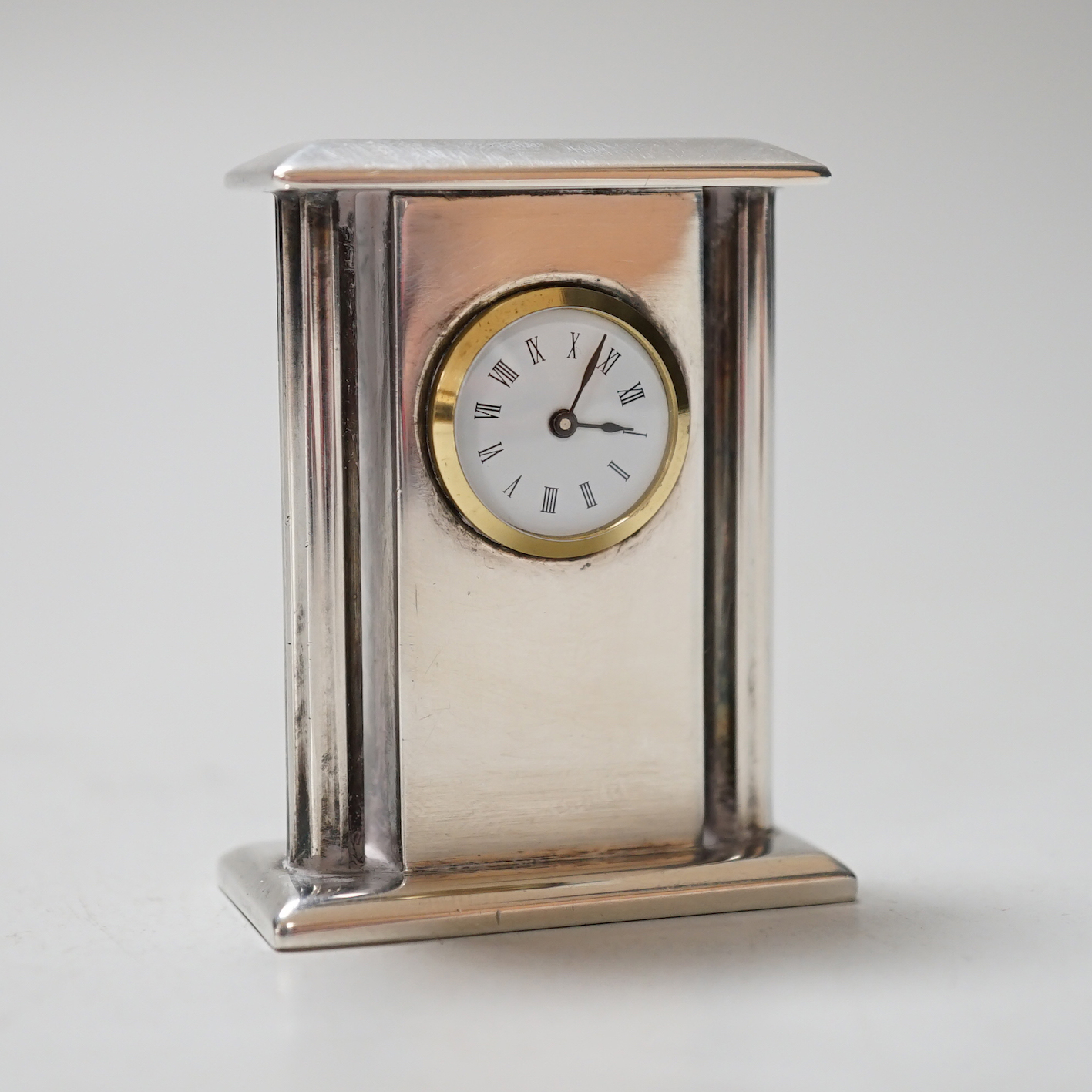 An Elizabeth II miniature silver timepiece, with quartz movement, London 1995, height 4.75cm